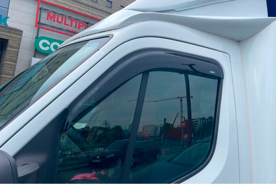 Opel Movano 2010–2021 Okenné veterné deflektory (2 ks, HIC) Image