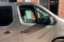 Opel Vivaro 2015–2019 Vkladané okenné deflektory (2 ks, HIC) fotografia 3