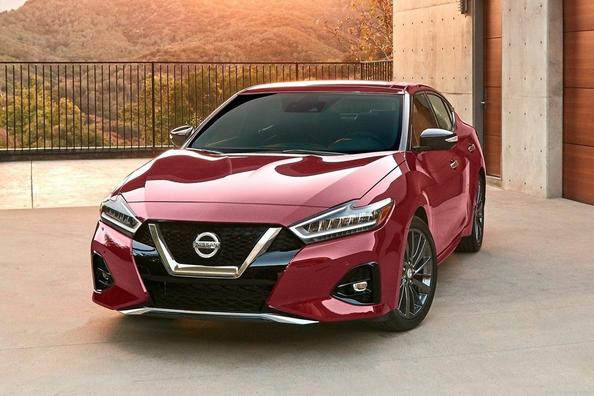 Vlajkový sedan Nissan Maxima v modernizovanej podobe