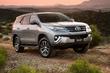 Test sedemmiestneho rámového SUV Toyota Fortuner fotografia 13