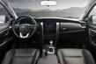 Test sedemmiestneho rámového SUV Toyota Fortuner fotografia 6