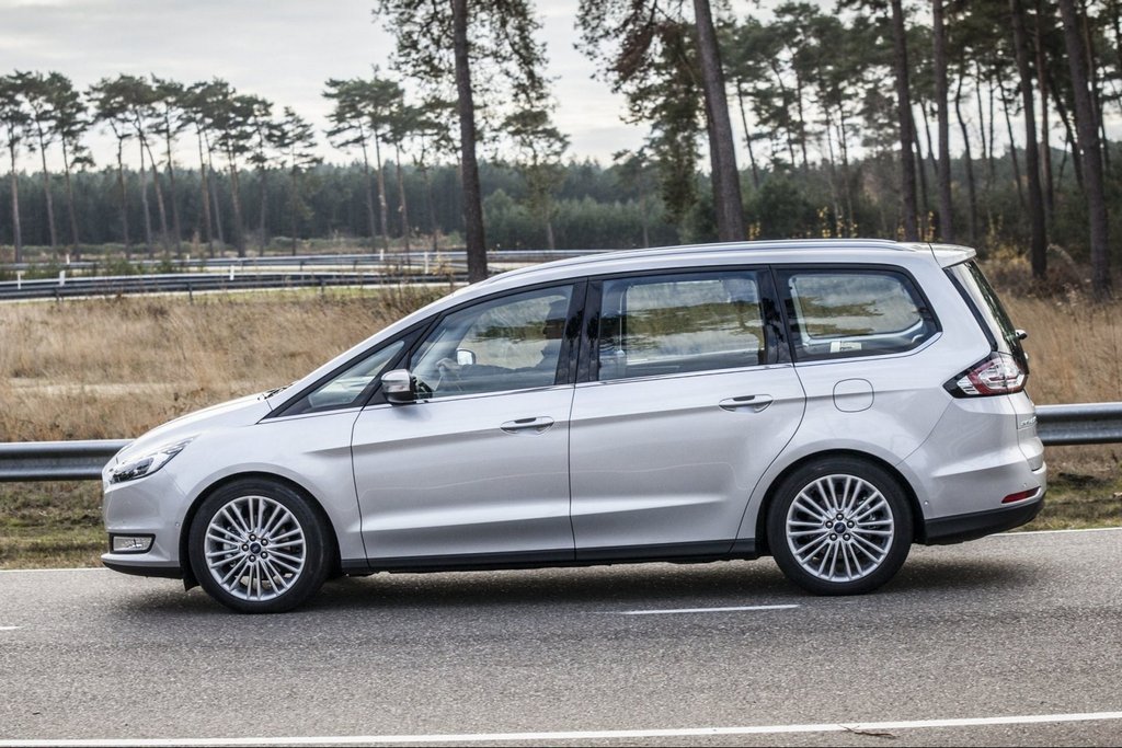 Recenzia sedemmiestneho minivanu Ford Galaxy
