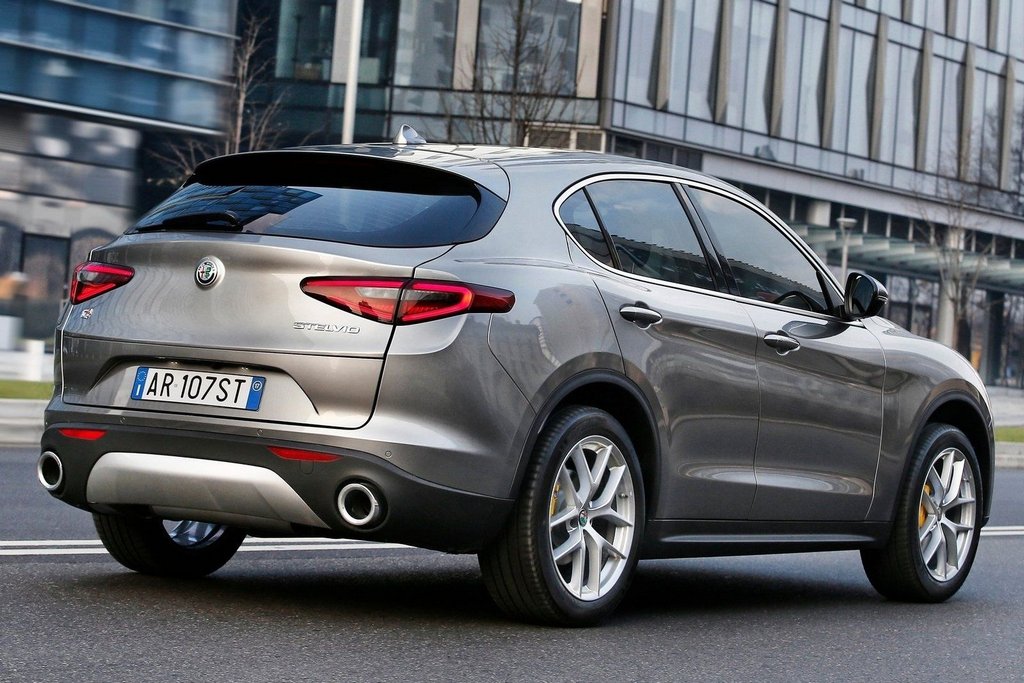 Test kompaktného crossoveru Alfa Romeo Stelvio