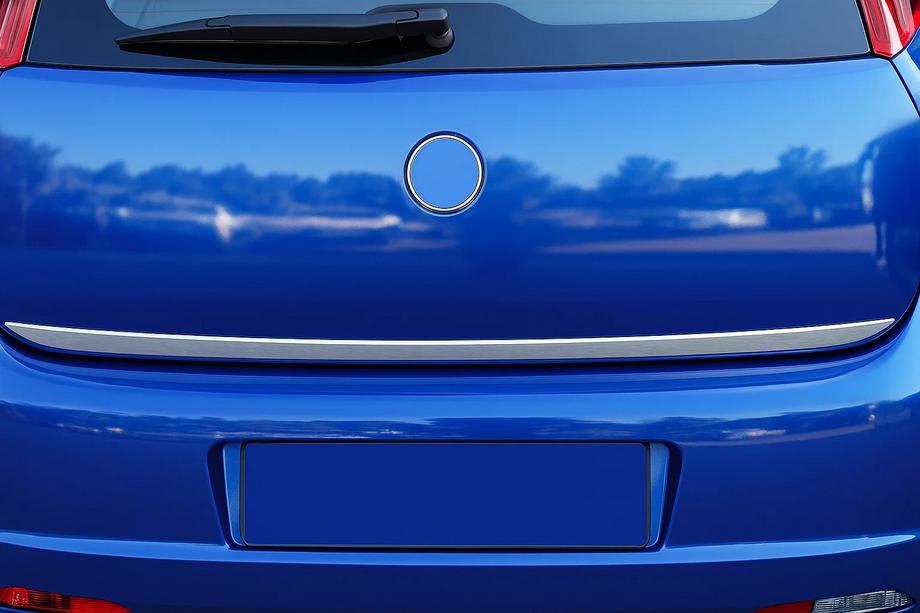 Fiat Punto Grande/EVO 2006–2018 Nerezová lišta hrany kufra Fotografia 1