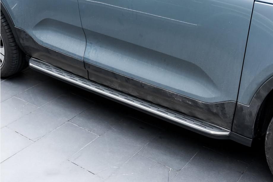 Volvo XC40 2018– Bočné prahy Originál (2 ks) Image