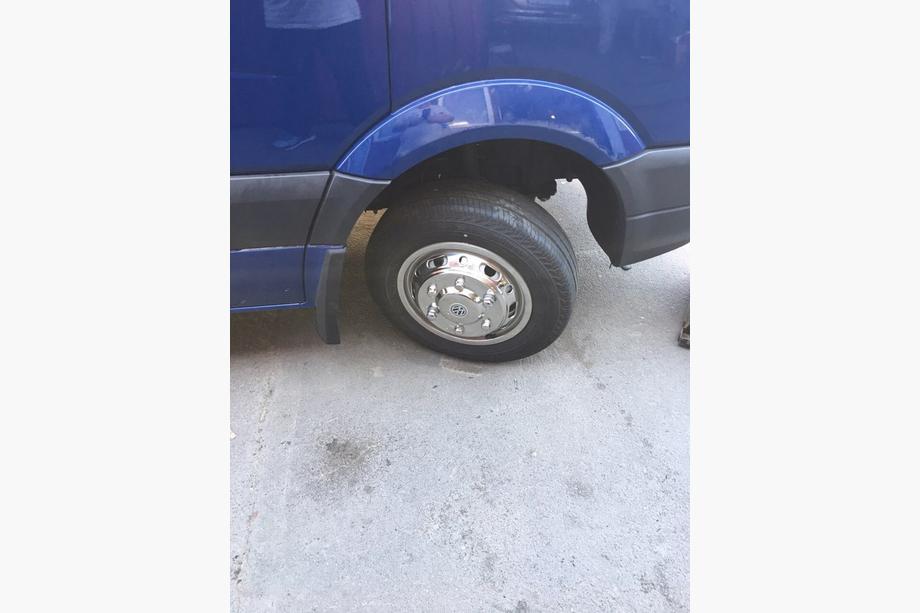 Volkswagen Crafter 2006–2016 Nerezové puklice Ексклюзив V1 (2-valčekové, 4 ks) Fotografia 8
