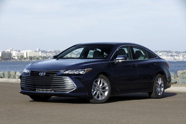 Piata generácia vlajkovej limuzíny Toyota Avalon Fotografia 10