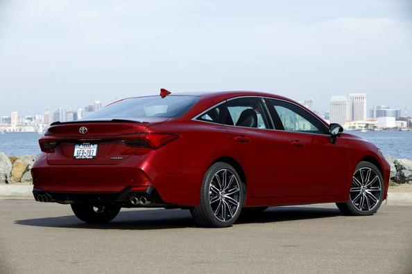 Piata generácia vlajkovej limuzíny Toyota Avalon Fotografia 8