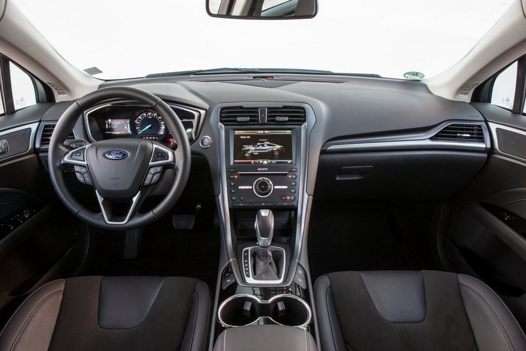 Recenzia stredne veľkého sedanu Ford Mondeo