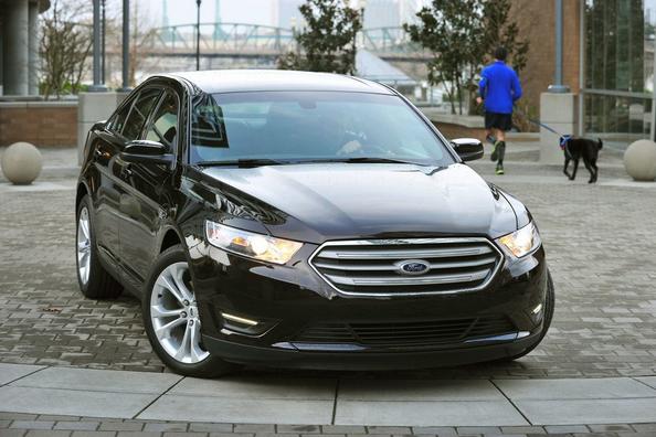 Recenzia luxusného sedanu Ford Taurus