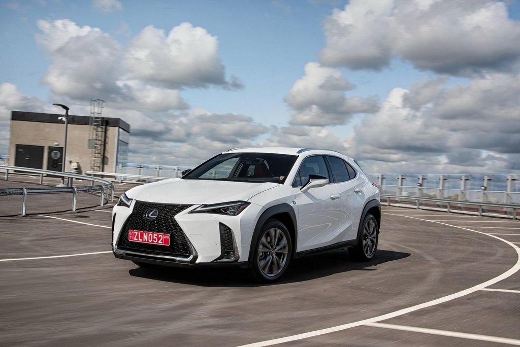 Prémiový mestský crossover Lexus UX 200