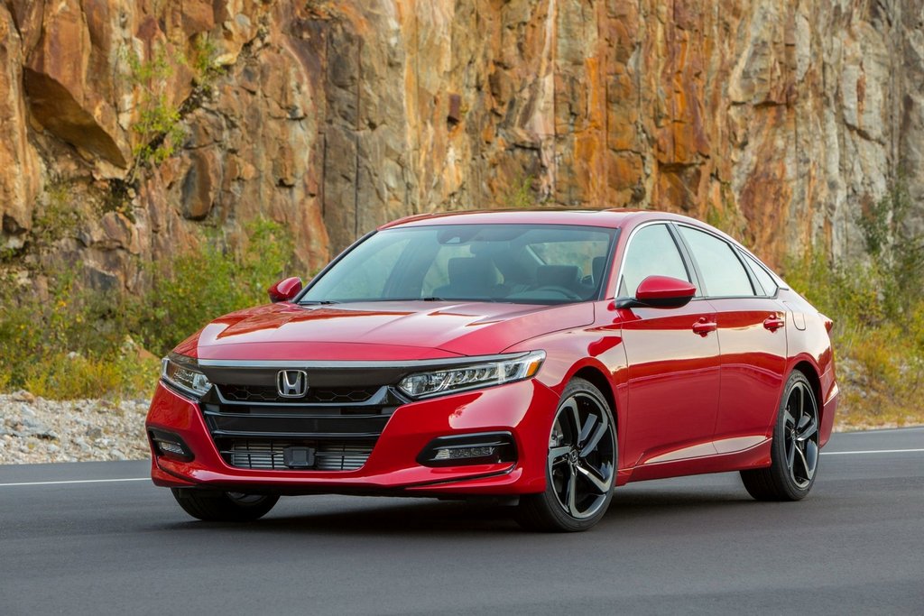 Recenzia desiatej generácie sedanu Honda Accord