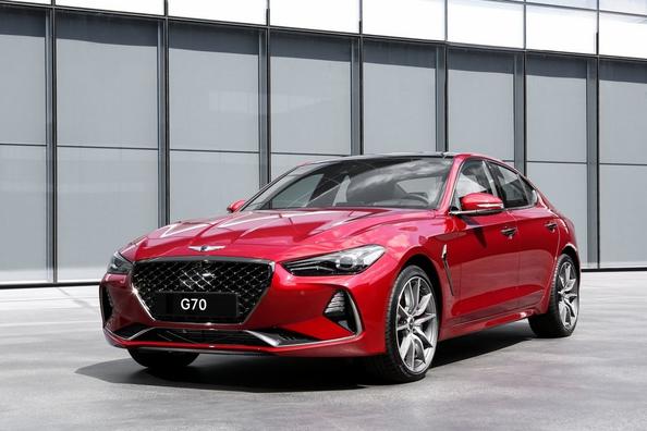 Prvá generácia sedanu Genesis G70