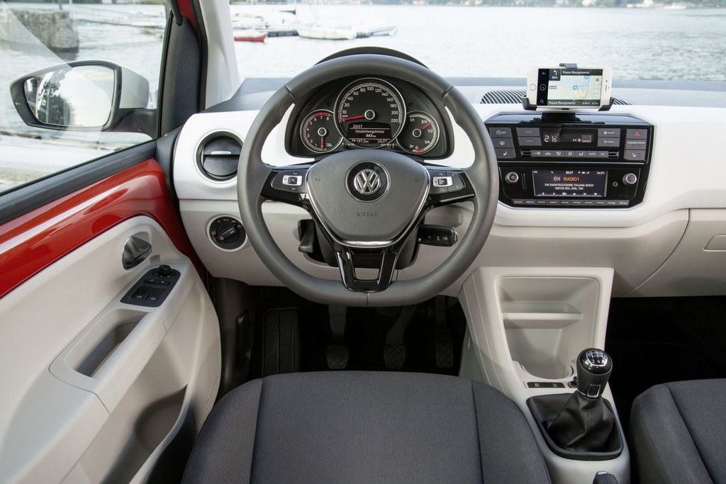 Recenzia modernizovaného mestského hatchbacku Volkswagen up!