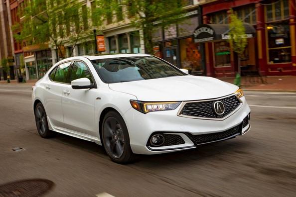 Faceliftovaná verzia sedanu Acura TLX