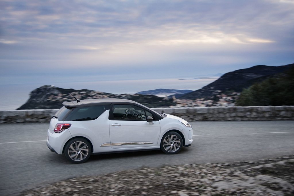 Trojdoorový kompaktný hatchback Citroen DS3