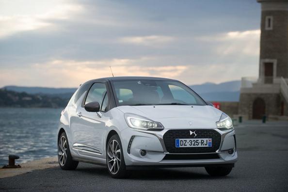 Trojdoorový kompaktný hatchback Citroen DS3