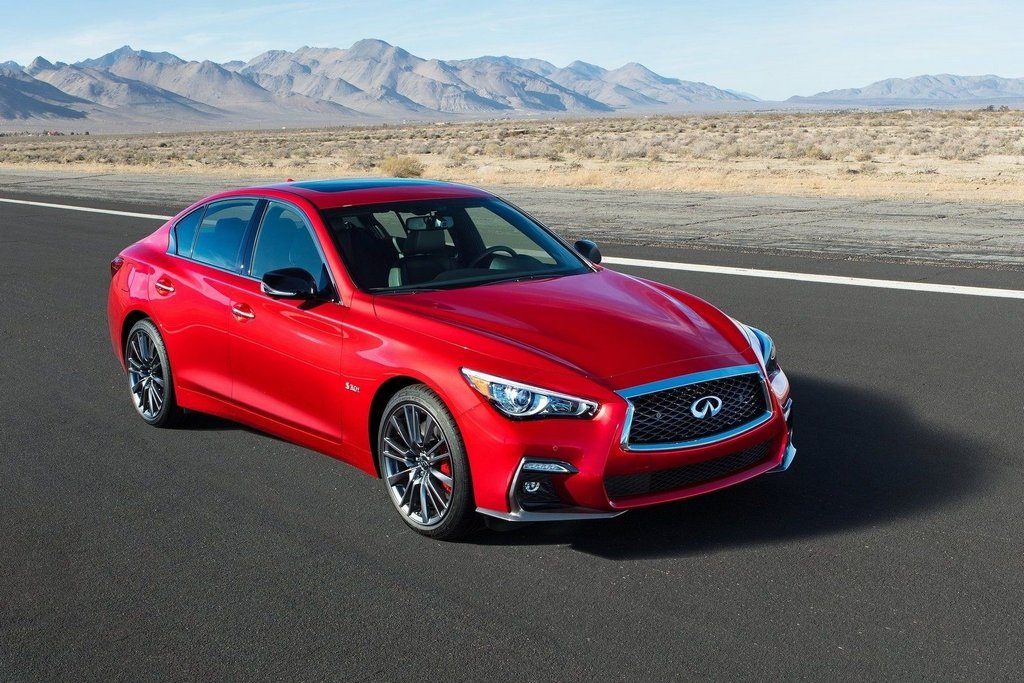 Aktualizovaná verzia prémiového sedanu Infiniti Q50