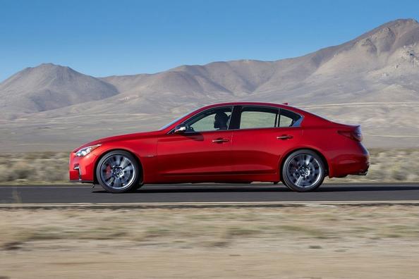 Aktualizovaná verzia prémiového sedanu Infiniti Q50 Fotografia 8