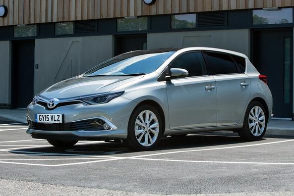 Recenzia päťdverového hatchbacku Toyota Auris