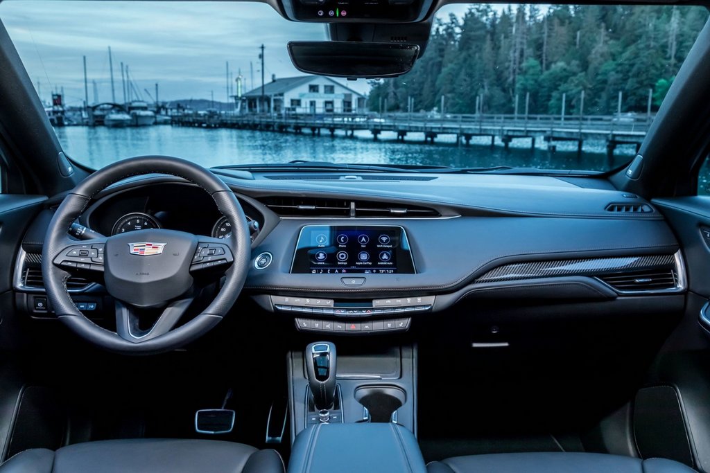 Kompaktný luxusný crossover Cadillac XT4