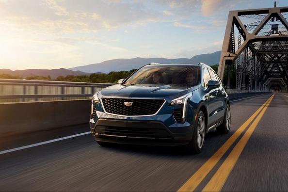 Kompaktný luxusný crossover Cadillac XT4