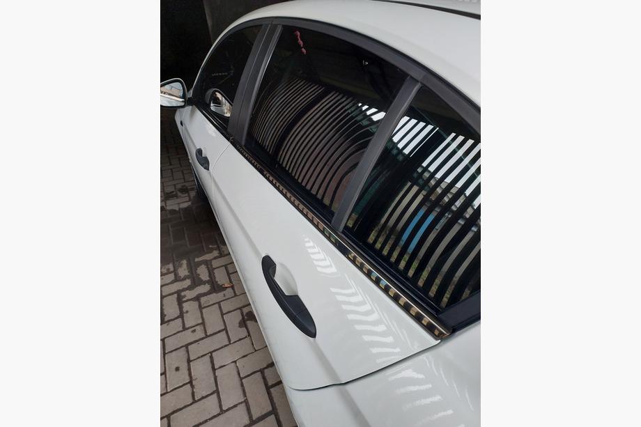 Fiat Tipo 2016– Spodné okenné lišty, tmavý chróm (nerez) Fotografia 4