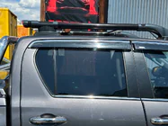 Toyota Hilux 2015– Okenné deflektory s chrómovou lištou (4 ks, Niken) fotografia 6
