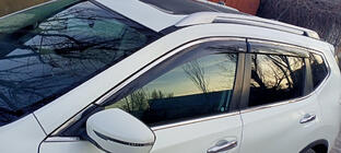 Nissan X-trail T32/Rogue 2014–2021 Okenné deflektory vetra s chrómovou lištou (4 ks, Niken) fotografia 6