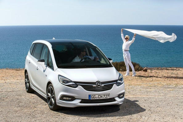 Recenzia kompaktného minivanu Opel Zafira