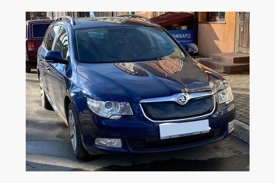 Skoda Superb 2009–2015 Zimná clona na mriežku chladiča (horná, 2008-2013) Lesklá Fotografia 4