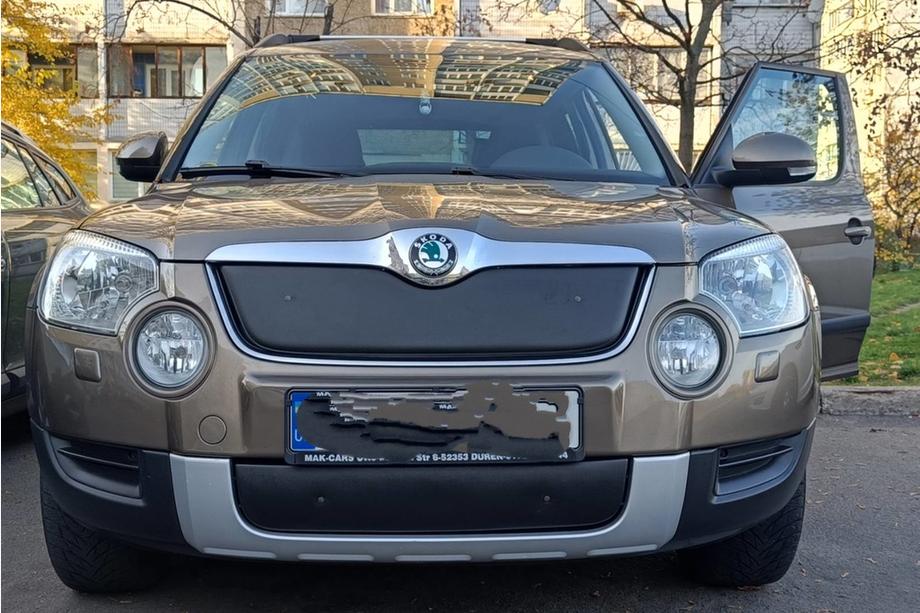 Skoda Yeti 2009–2017 Zimná clona masky chladiča (horná, 2009-2013) Matná Fotografia 2