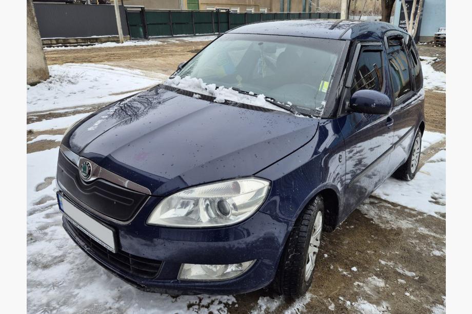 Skoda Roomster 2006–2015 Zimná clona na masku chladiča (2010+, horná) Lesklá Fotografia 4