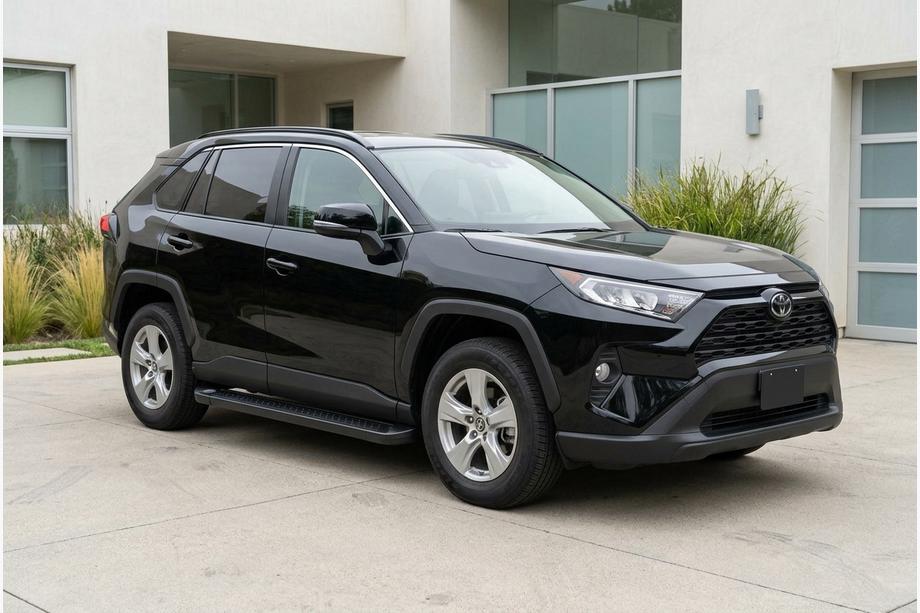 Toyota Rav 4 2019–2025 Bočné nášľapy Allmond Black (2 ks, hliník) Fotografia 1