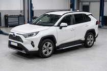 Toyota Rav 4 2019–2025 Bočné nášľapy Line (2 ks, hliník) fotografia 1