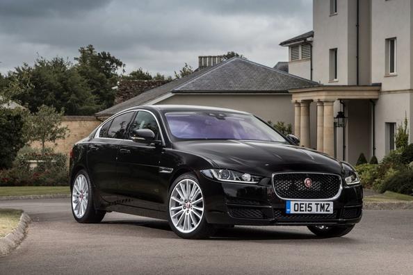 Recenzia prémiového sedanu Jaguar XE