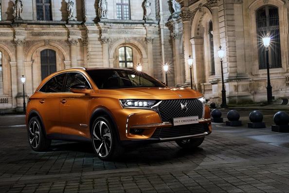 Kompaktný luxusný crossover DS 7 Crossback