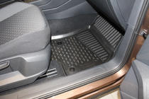 Volkswagen Tiguan 2016–2023 Gumové rohože do interiéru (4 ks, Novline) 5D (krátka karoséria) fotografia 2