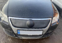 Volkswagen Passat B6 2006–2012 Zimná clona na masku chladiča (horná) fotografia 2