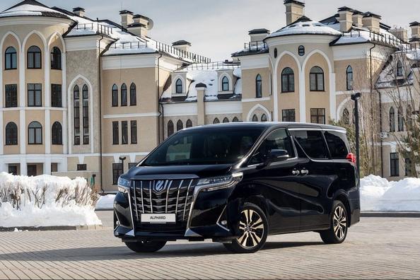 Luxusný plnohodnotný minivan Toyota Alphard