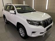 Toyota Land Cruiser Prado 150 2009–2023 Strešné lyžiny – turecký dizajn (čierne, 2 ks) kovové montážne pätky fotografia 3
