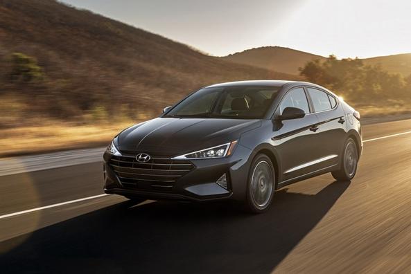 Kompaktný sedan Hyundai Elantra v modernizovanej podobe