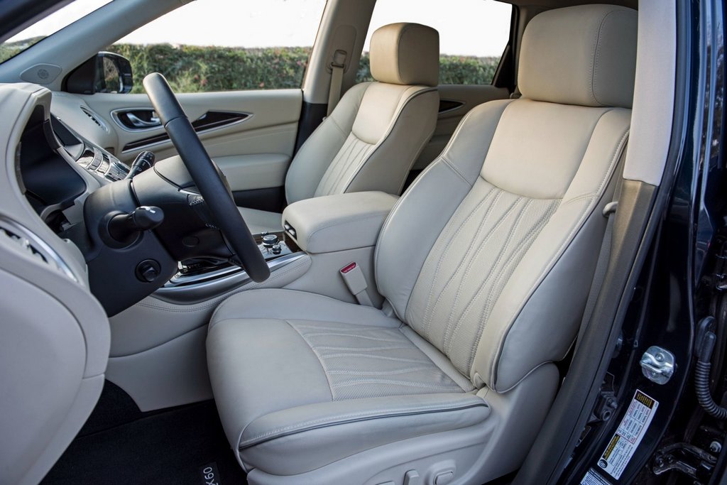 Sedemmiestny crossover Infiniti QX60