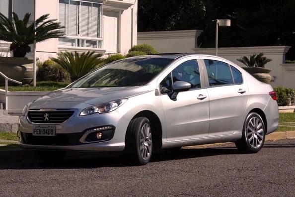 Recenzia kompaktného sedanu Peugeot 408