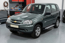 Chevrolet Niva 1998–2020 Bočné nášľapy Allmond Grey (2 ks, hliník) fotografia 1