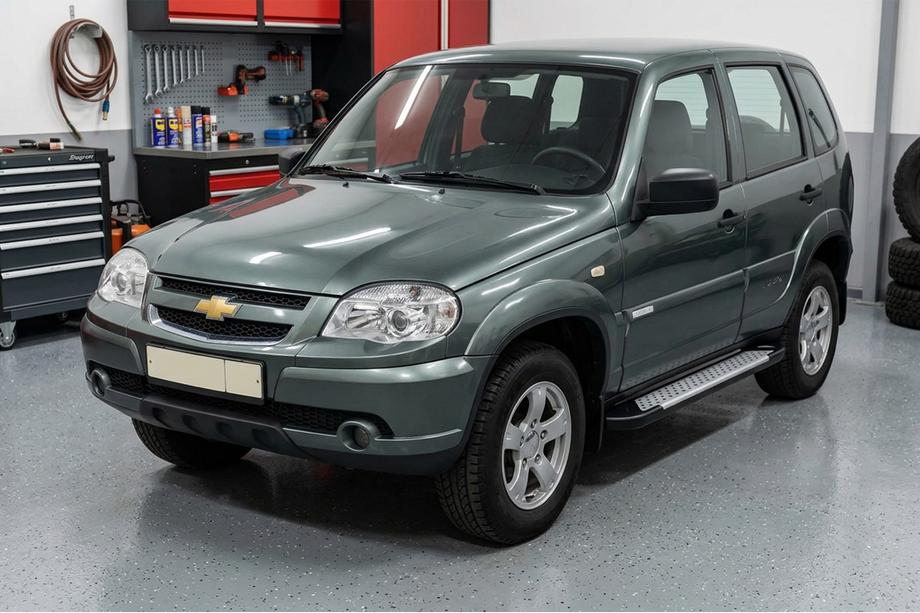 Chevrolet Niva 1998–2020 Bočné nášľapy Allmond Grey (2 ks, hliník) Image