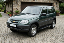 Chevrolet Niva 1998–2020 Bočné nášľapy Allmond Black (2 ks, hliník) fotografia 1