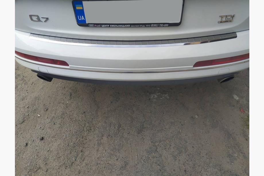 Audi Q7 2005–2015 Nerezová lišta na zadný nárazník Carmos Image
