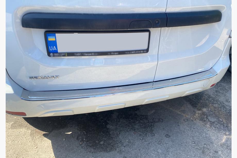 Renault Dokker 2013–2022 Nerezová lišta na zadný nárazník Carmos (nerez) Image