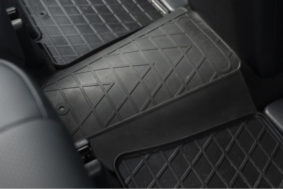 Toyota Land Cruiser Prado 150 2009–2023 Zadný tunelový koberček (Stingray Premium) Image